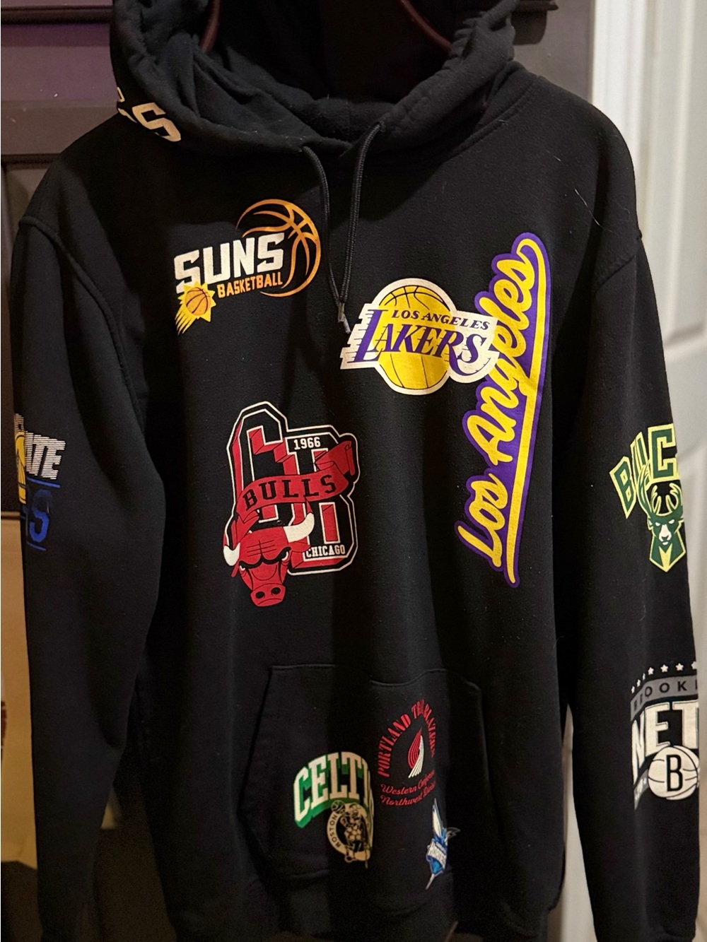 Los Angeles Lakers Black NBA Logo Hoodie - Men's Graphic Pullover Size L